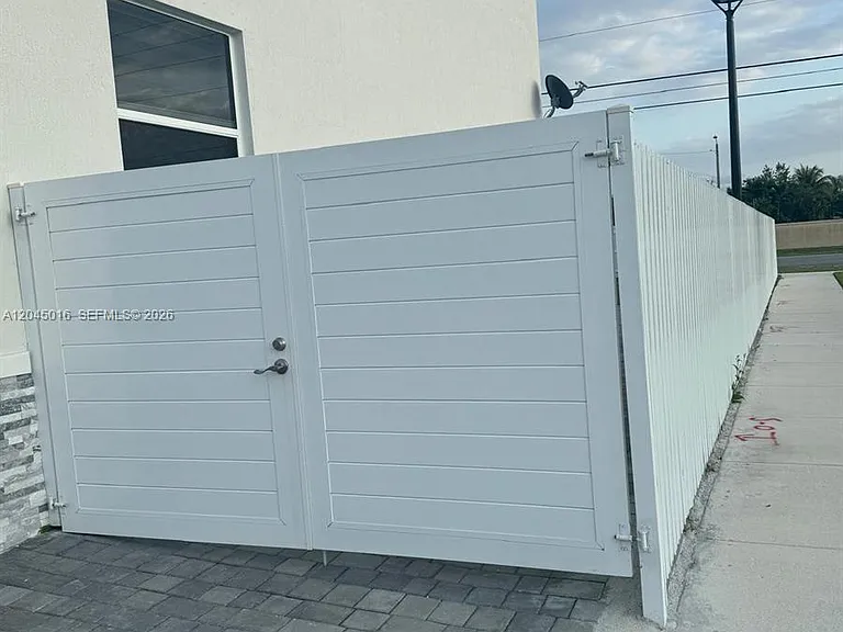 12760 SW 215th Ter — Photo 17