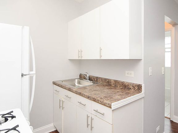 4th image of 4031 N Kenmore Ave APT 409