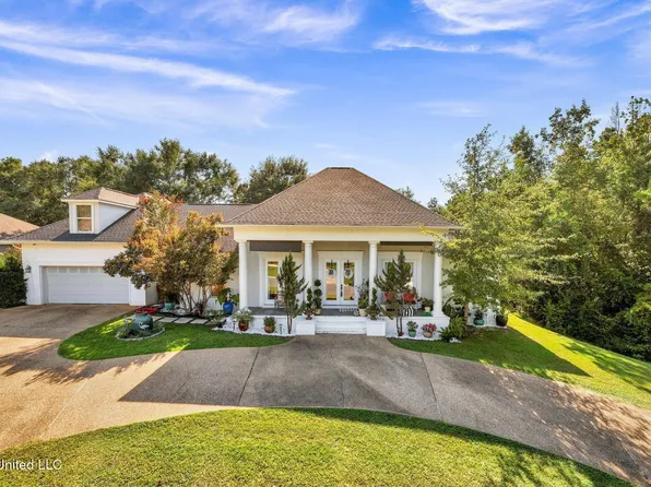13086 Riverwalk Cir, Diberville, MS 39540