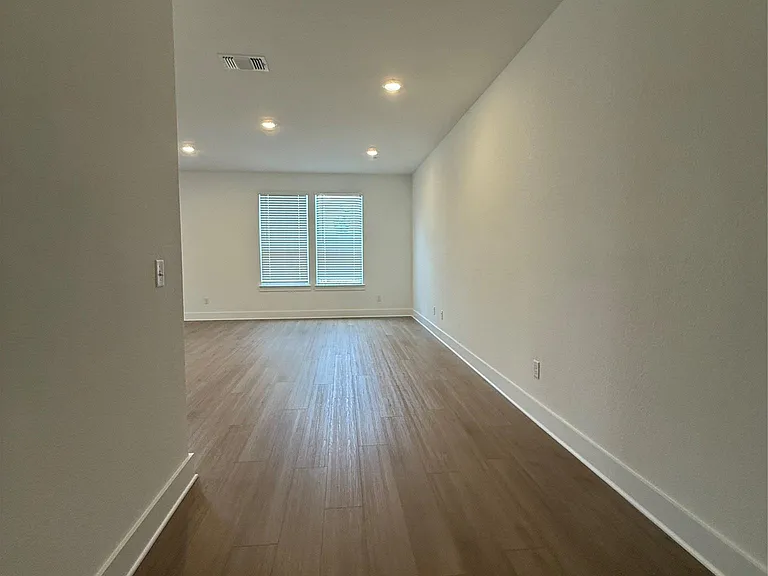 593 Tailwind Dr — Photo 11
