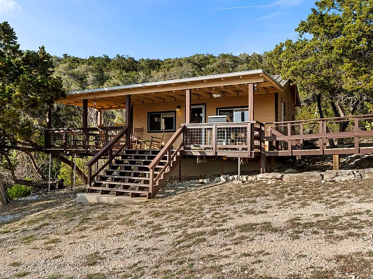1597 Pipe Springs Dr — Photo 2