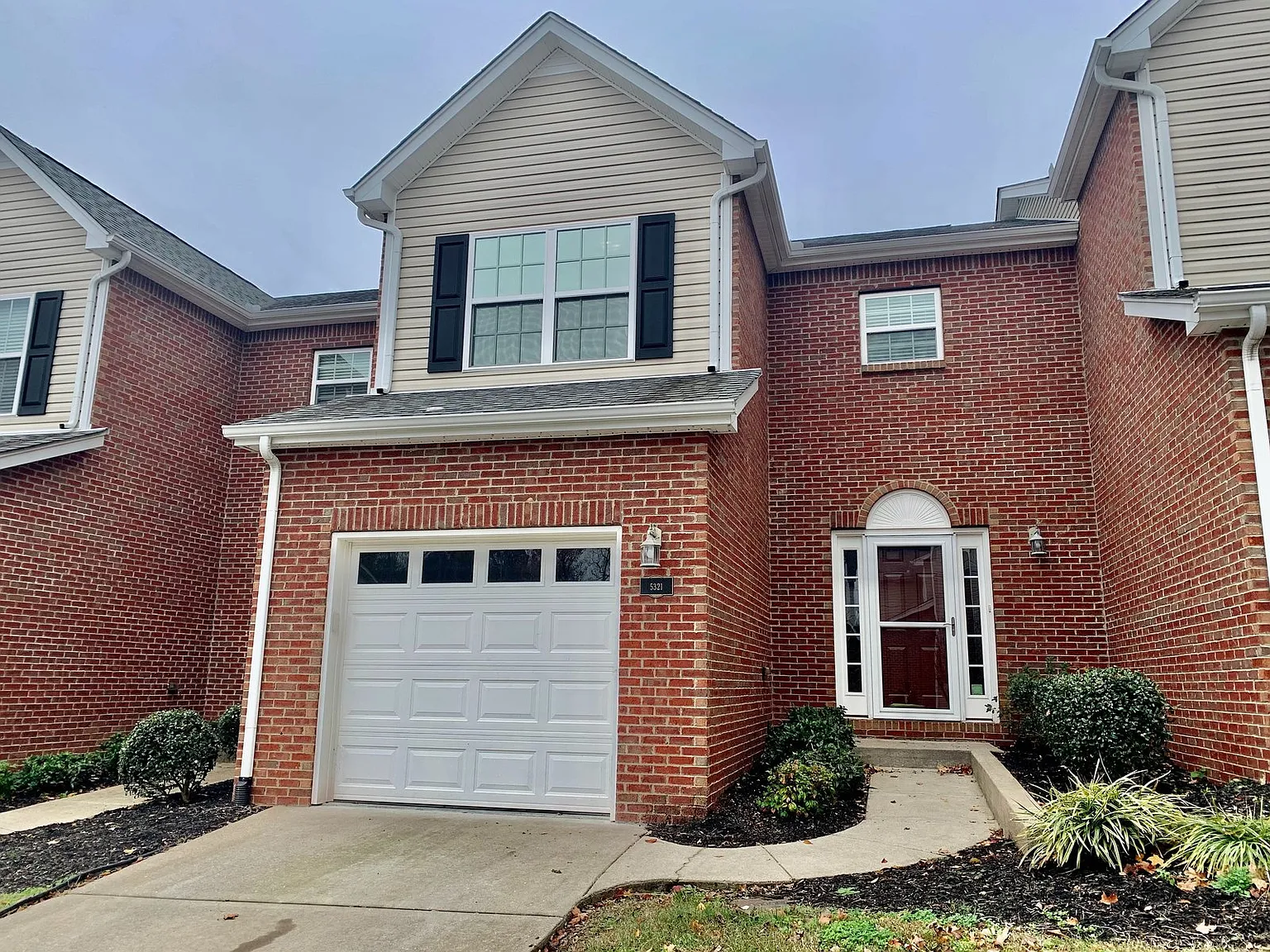2 bed, 2.5 bath, 1420 sqft, $1,950 — Photo 1