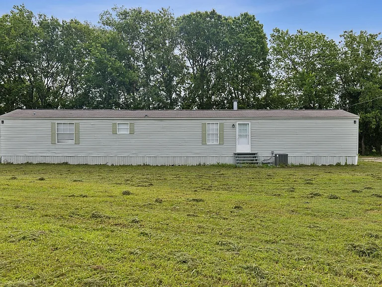 1946 County Road 2290 — Photo 21
