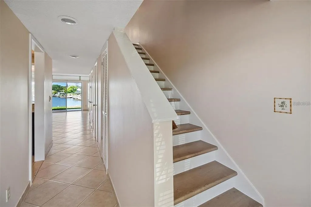 2 bed, 1.5 bath, 1127 sqft, $1,700 — Photo 3