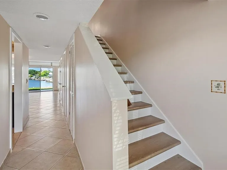 44 Clubhouse Dr #105 — Photo 3