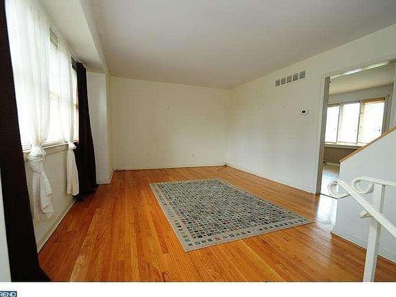4th image of 31 White Clay Cres