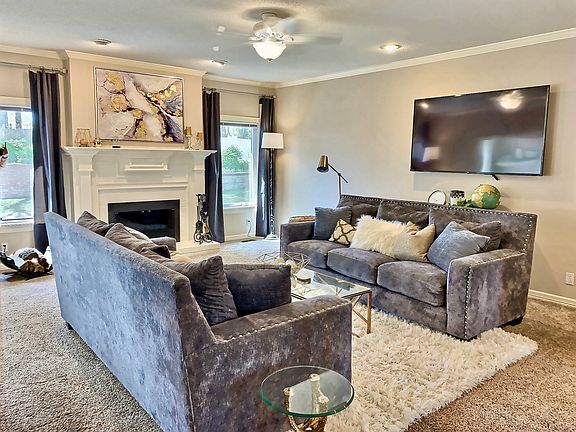 Living Room with fireplace