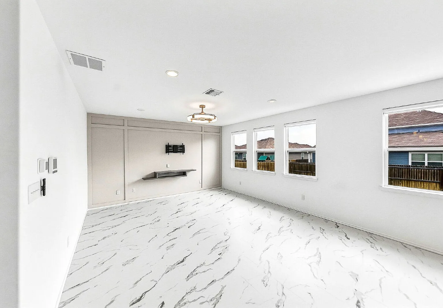 4 bed, 3.0 bath, 2570 sqft, $2,595 — Photo 3