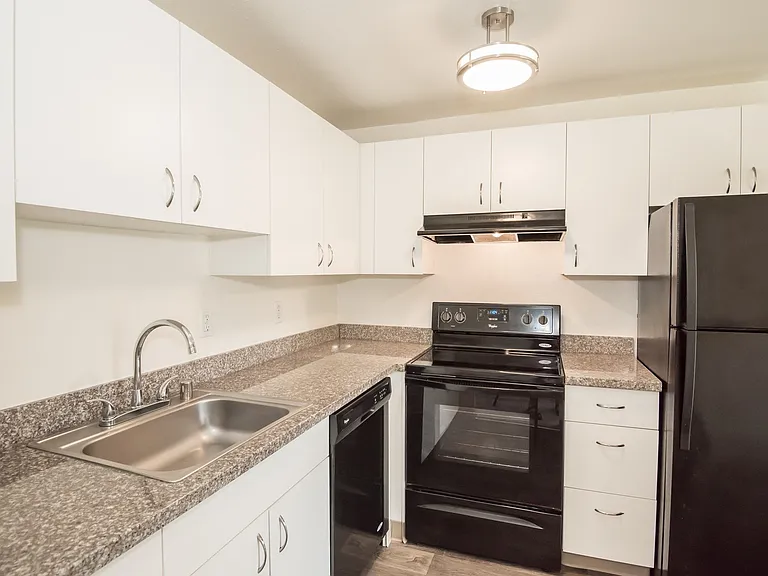 Fox Pointe — Photo 25