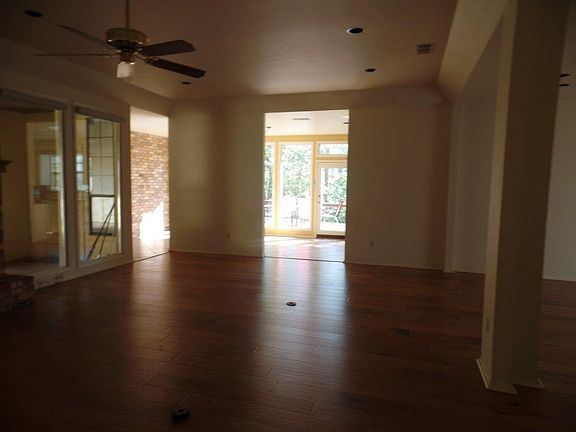 2nd image of 1112 Brookhollow Dr