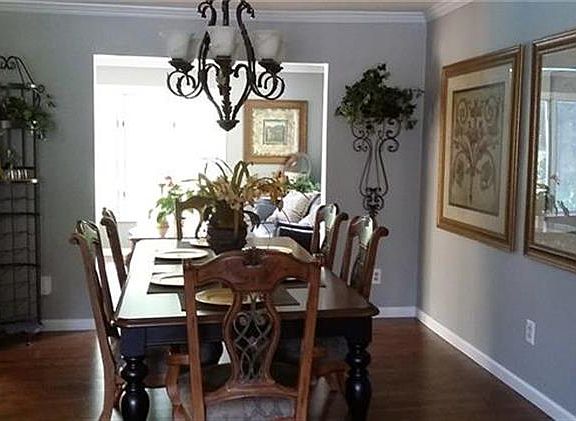 3rd image of 610 Knollwood Ct