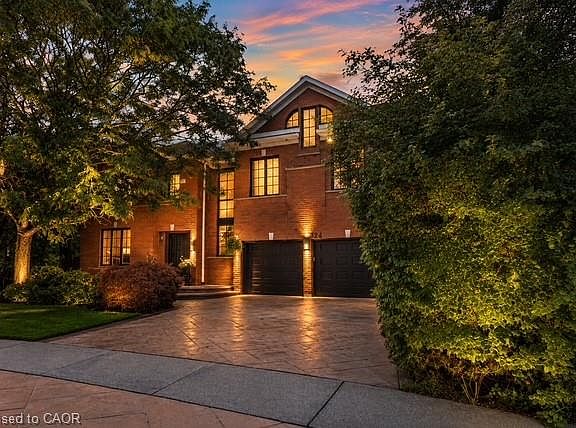 2nd image of 324 Oakridge Ct