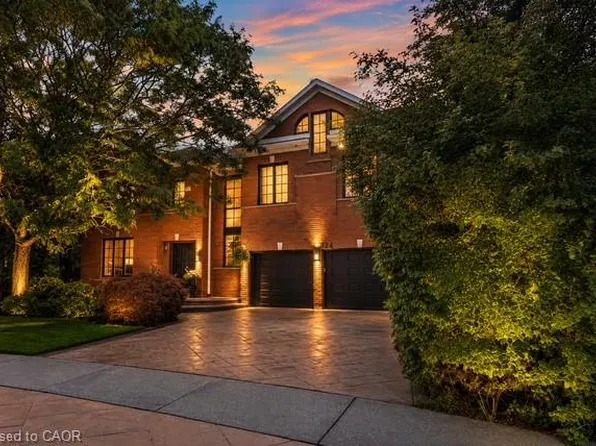 324 Oakridge Ct, Oakville, ON L6H 5T9