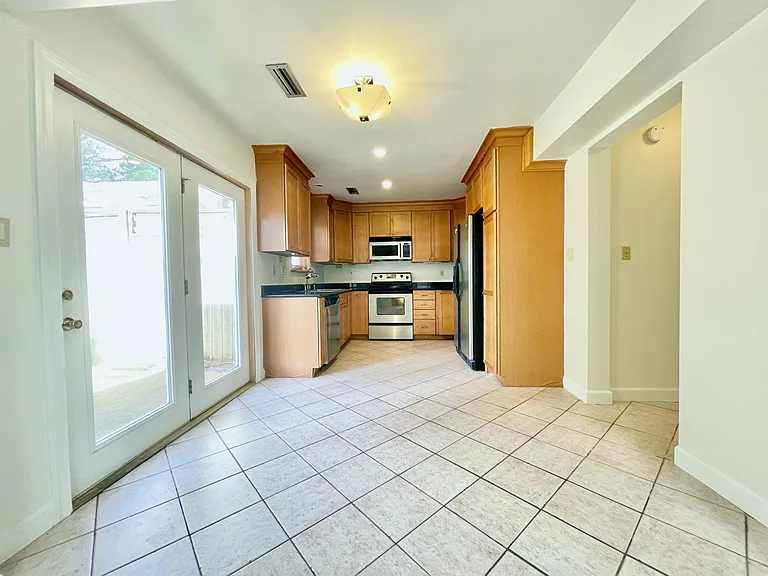 1723 Rueger St — Photo 10