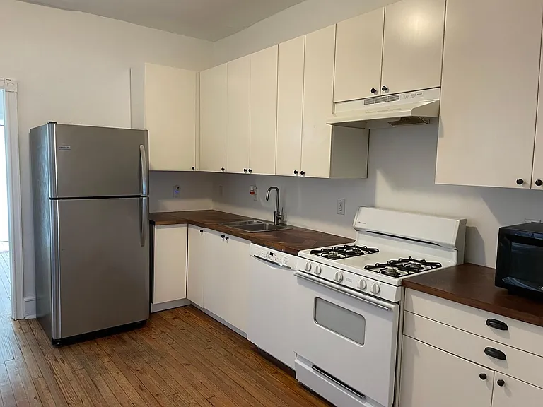 136 S 53rd St — Photo 25