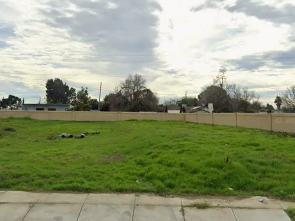 1505 Sarba Ct, Los Banos, CA 93635