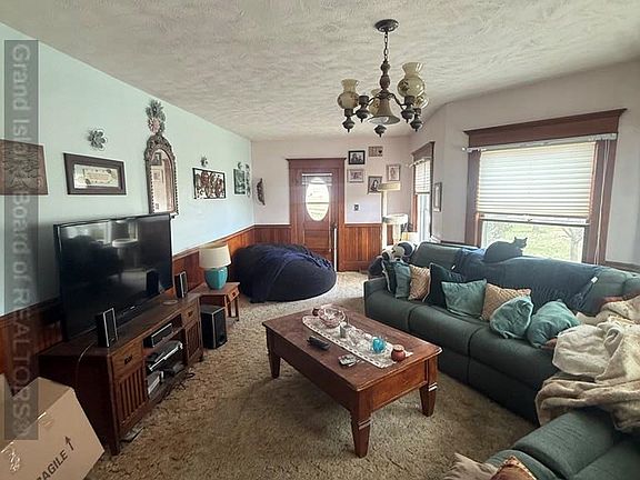 3rd image of 20460 Maple Rd