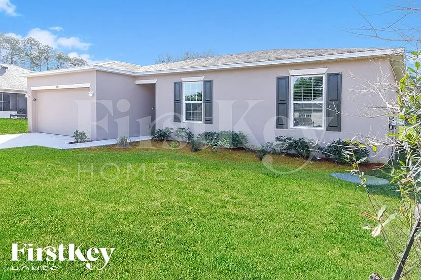 3 bed, 2.0 bath, 1309 sqft, $2,375 — Photo 2