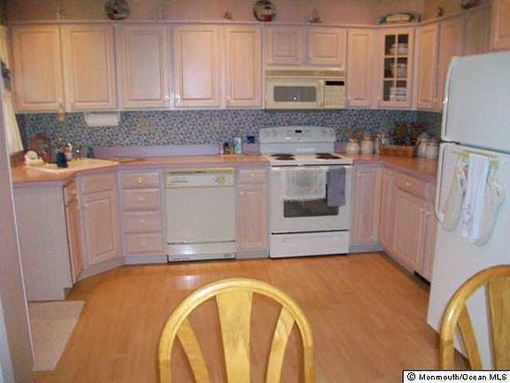 3rd image of 1051 Argyll Circle #B