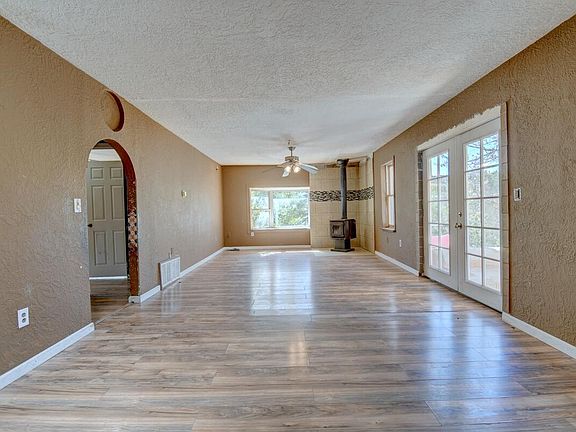 3rd image of 36 Pine Ridge Rd
