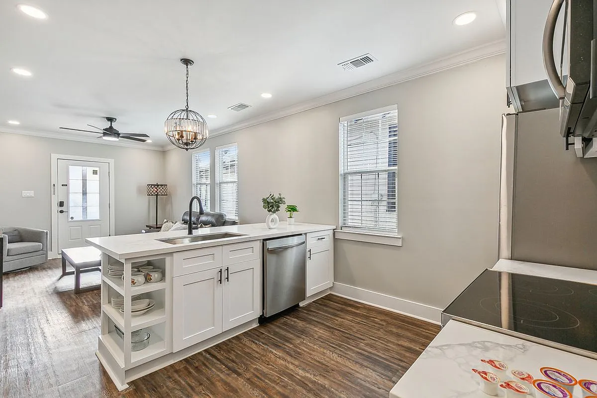 1 bed, 1.0 bath, 2016 sqft, $950 — Photo 4