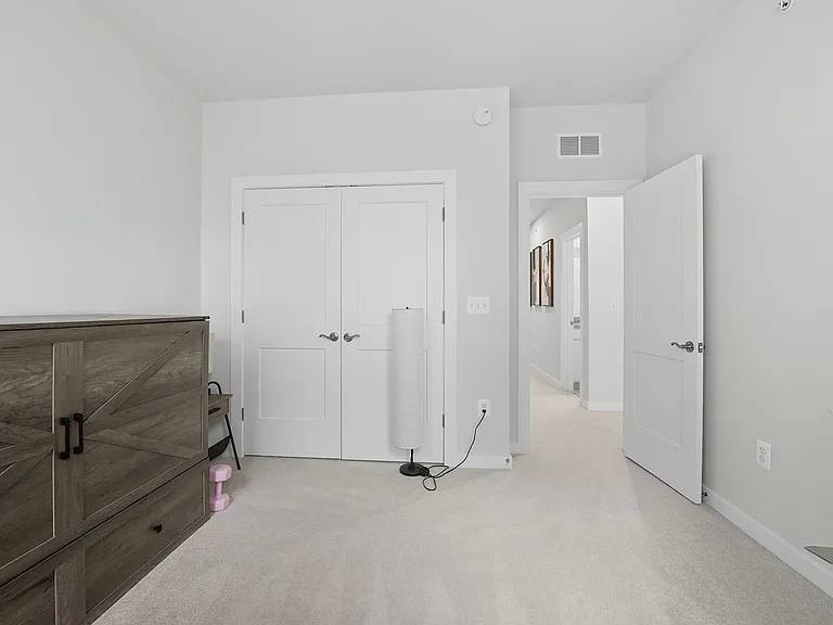 709 Thomas Ln #B — Photo 21