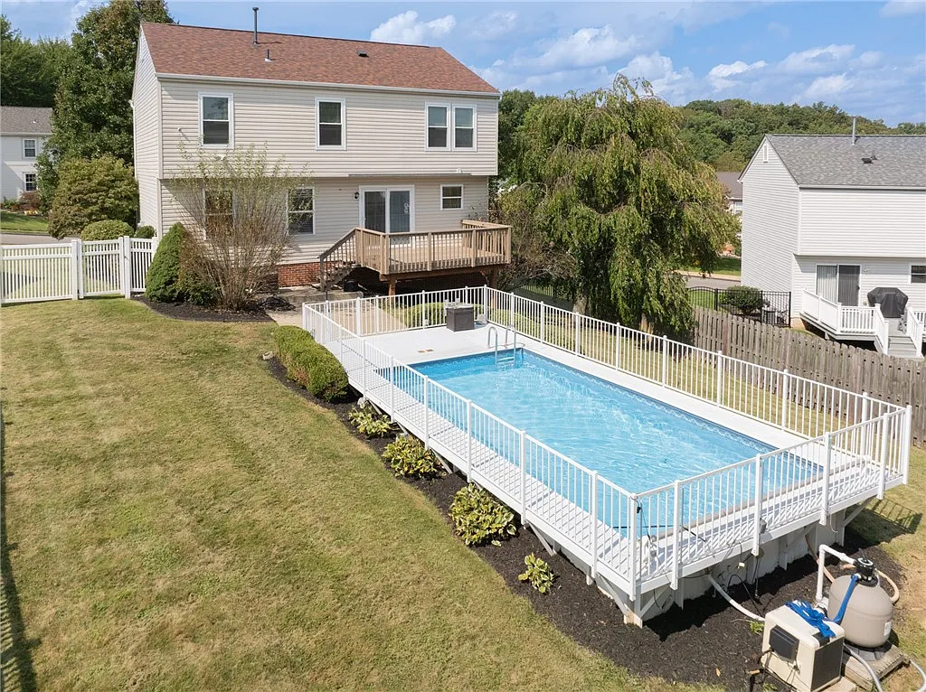 4 bed, 3.5 bath, 1824 sqft, $2,400 — Photo 2