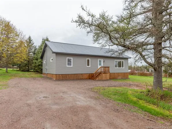 30 Harris Dr, Sackville, NB E4L 3X6