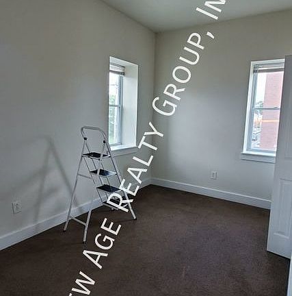 3rd image of 3700 Haverford Ave Floor 3