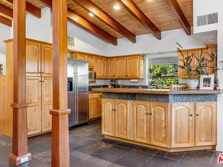 2716 Halsey Rd — Photo 10