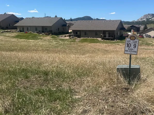 10 Stone Hill Dr, Custer, SD 57730