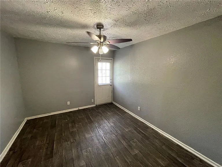 305 E Croslin St #109 — Photo 14