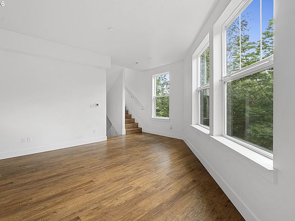 5th image of 8780 SE Flavel St