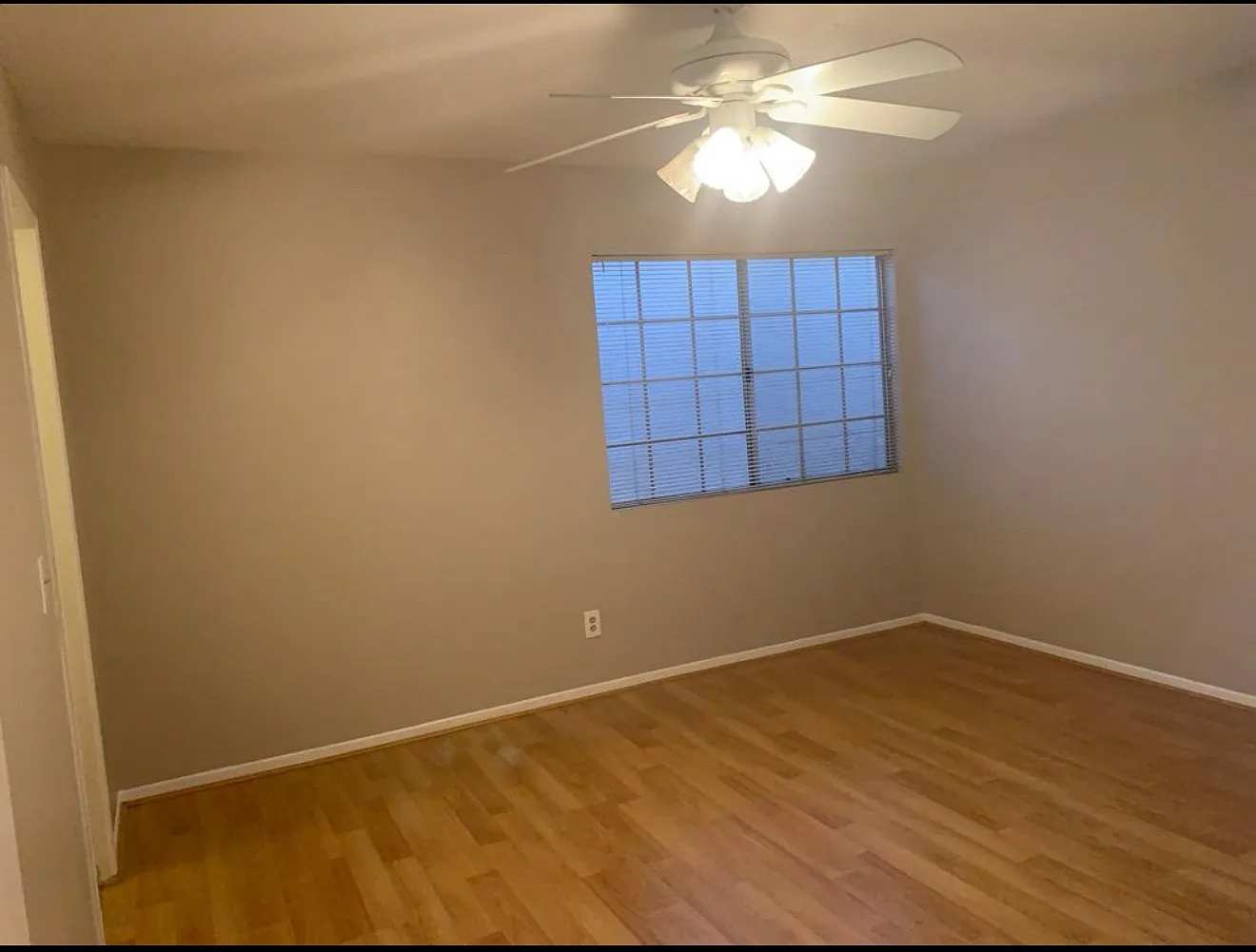 2 bed, 1.5 bath, 909 sqft, $3,050 — Photo 2