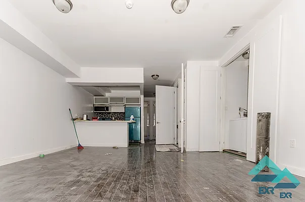 Rented by EXR | media 36