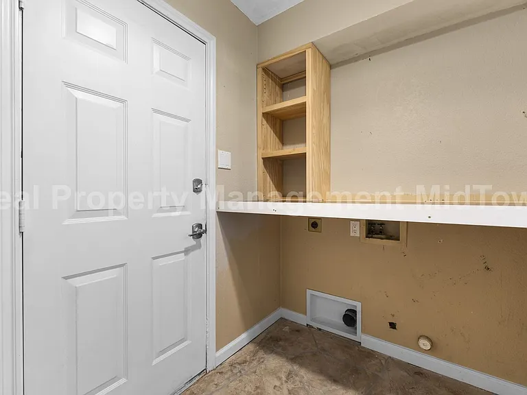 2132 Turf Club Dr — Photo 19