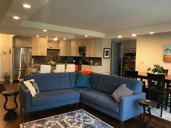 340 W Diversey Pkwy APT 816, Chicago, IL 60657
