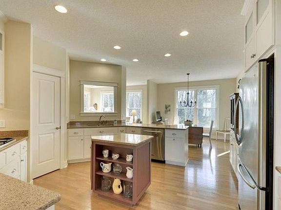 5th image of 9626 Crestwood Ter