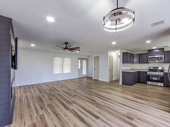 4th image of 208 Sophie St
