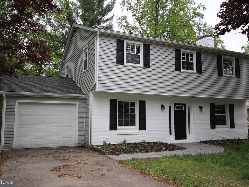 1st image of 6 White Oak Ct