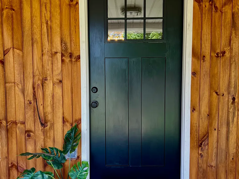 3111 Valley View Dr — Photo 2