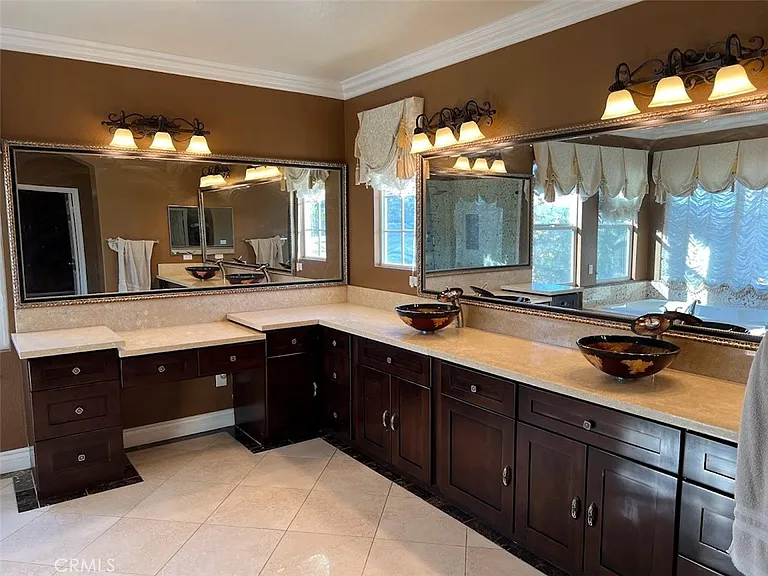 1583 Twin Oaks Cir — Photo 33