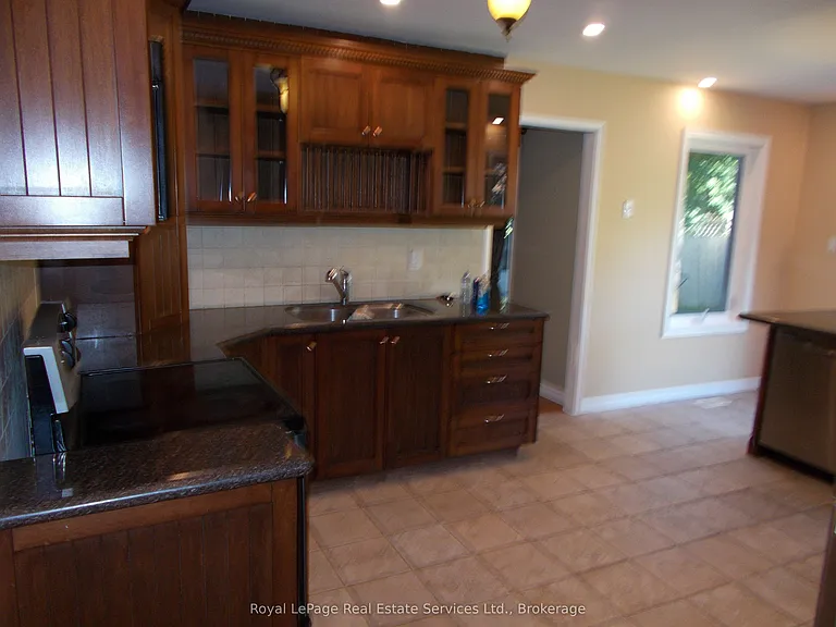 2208 Golden Briar Trl — Photo 4