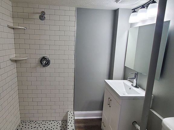 4th image of 1640 Washington St #5