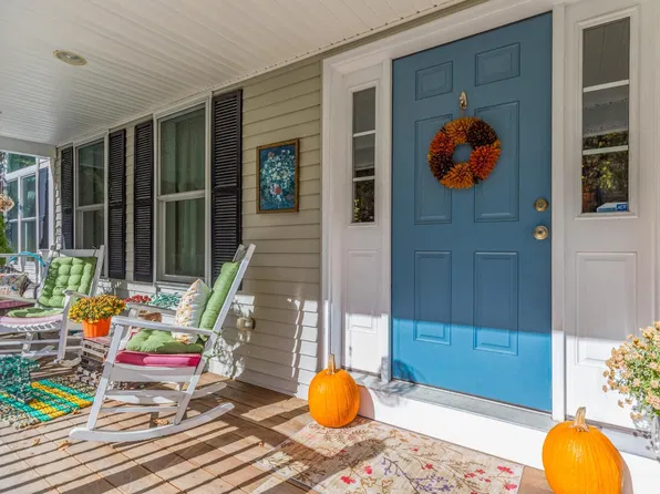 4 Hudson Drive, Kensington, NH 03833
