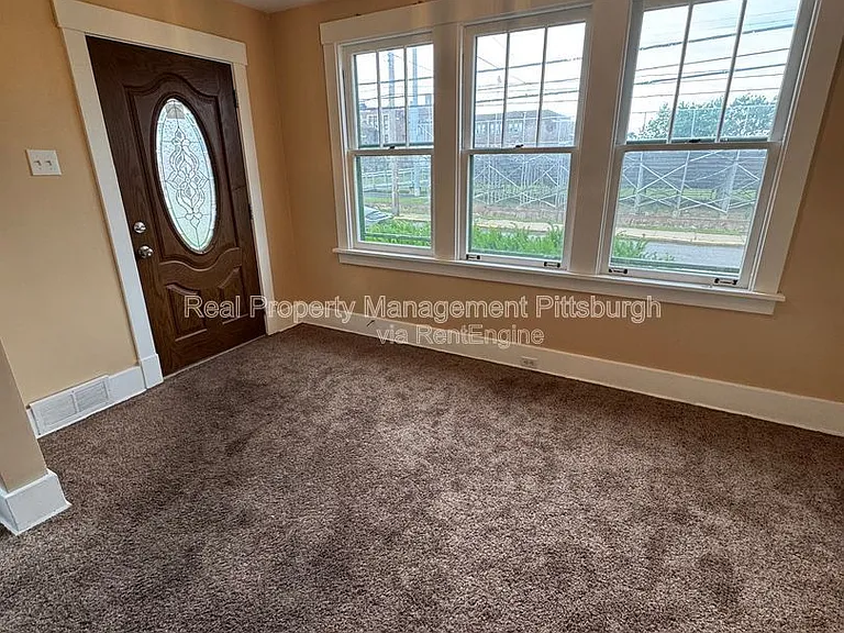 30 Sheridan Ave — Photo 2