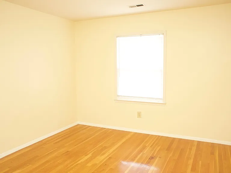 Hessian Hills Apts — Photo 2