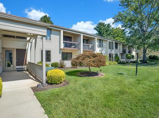 5 S Avon Dr, Hightstown, NJ 08520