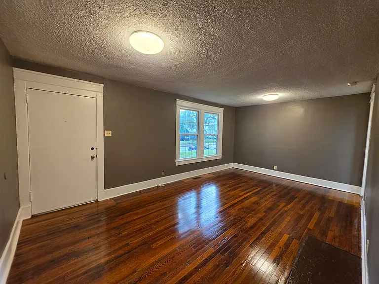 1205 Meridian St — Photo 2