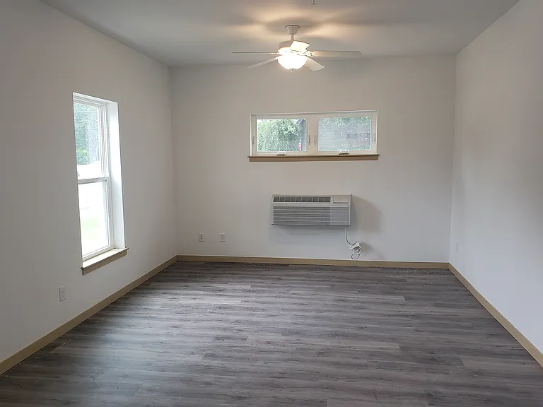 320 W Main St — Photo 7